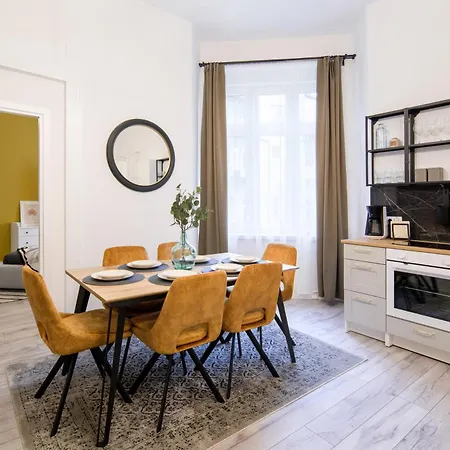 Wawelove Pilsudskiego - 3 Bedroom Apt. With Balcony And Free Parking!