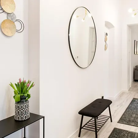 Lejlighed Wawelove Pilsudskiego - 3 Bedroom Apt. With Balcony And Free Parking!