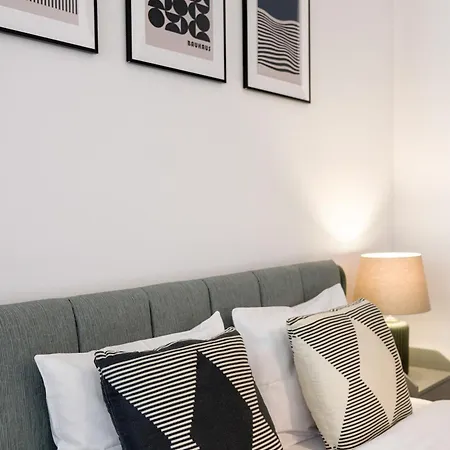 Lejlighed Wawelove Pilsudskiego - 3 Bedroom Apt. With Balcony And Free Parking!