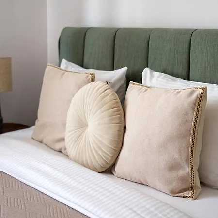 アパート Wawelove Pilsudskiego - 3 Bedroom Apt. With Balcony And Free Parking! クラクフ