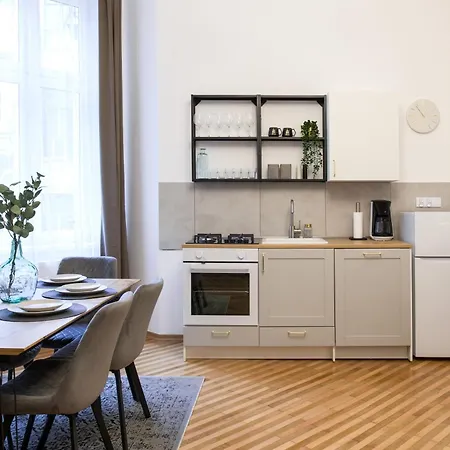 Wawelove Pilsudskiego - 3 Bedroom Apt. With Balcony And Free Parking! * Kraków