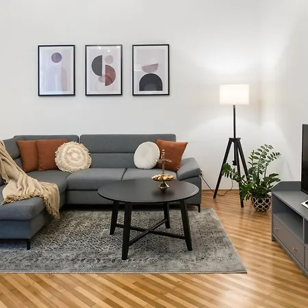 Wawelove Pilsudskiego - 3 Bedroom Apt. With Balcony And Free Parking!