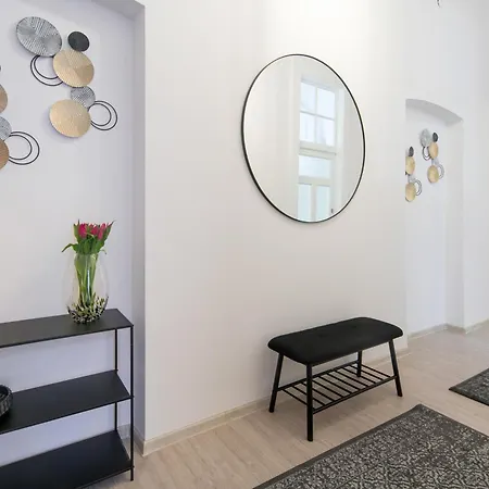 Lejlighed Wawelove Pilsudskiego - 3 Bedroom Apt. With Balcony And Free Parking! Kraków