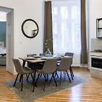 Wawelove Pilsudskiego - 3 Bedroom Apt. With Balcony And Free Parking! Cracovia