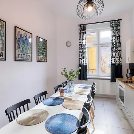 Wawelove Pilsudskiego - 3 Bedroom Apt. With Balcony And Free Parking! * Krakov