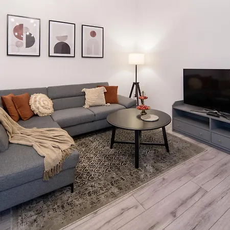 Wawelove Pilsudskiego - 3 Bedroom Apt. With Balcony And Free Parking! קרקוב